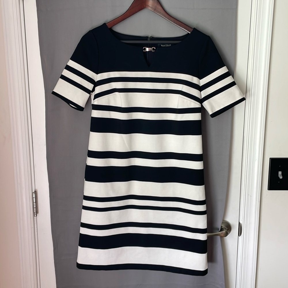 White House Black Market professional dress fitted v neck size 6